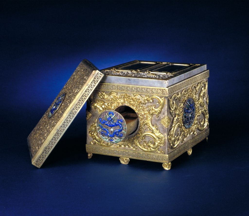 图片[1]-Qianlong style silver gilded gold inlaid enamel inkstone box-China Archive